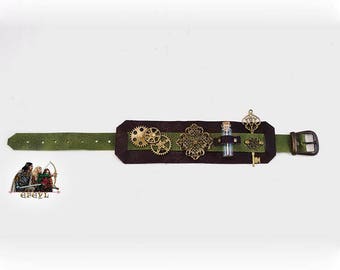 Pulsera de cuero steampunk con adornos metálicos, engranajes y llave y poción 09