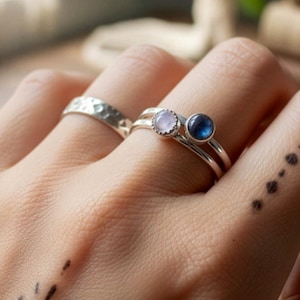 Conjunto de anillos de plata de ley con piedras preciosas: labradorita, piedra lunar, anillos apilables.