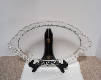 Bandeja de tocador ovalada de vidrio prensado, estilo vintage de los años 50.