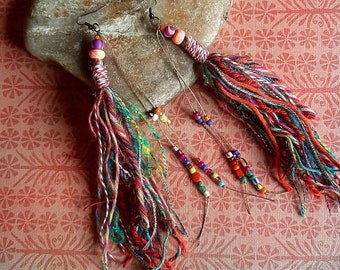 Boucles d'oreilles longues multicolores, Boucles textile hippie légères