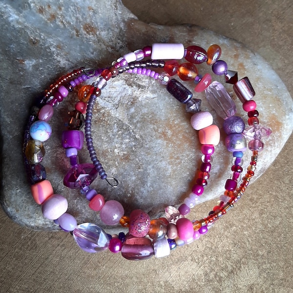Bracelet rose et violet , bracelet bohème, bracelet hippie à mémoire de forme