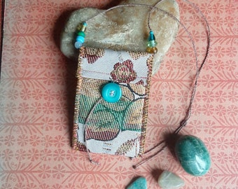 Feminine medicine bag in soft colors, jacquard amulet and crystal holder, necklace pouch, shamanic accessory