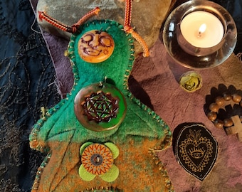 Poupée "Mon Enfant interieur, Chakra du Coeur ", poupée de soin, méditation, reiki, siprit doll, chaman,confidente, poupée de tracas,