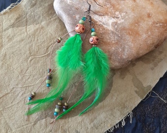 Paire de boucles d'oreilles plumes *VERT POMME *, boucles chamaniques vertes, hippie bohème