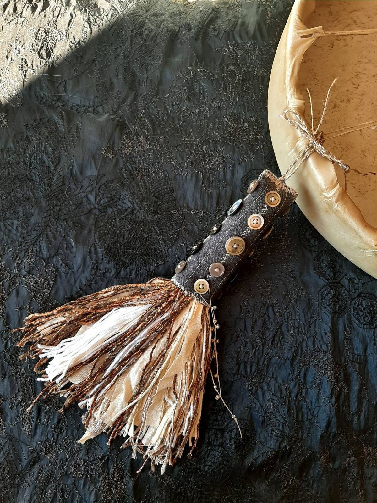 Totem à Accrocher, Accessoire Chamanique, Gardien, Tambour, Guérison, Sauge, Ethnique, Déco Hippie