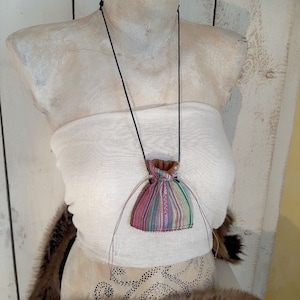 Small medicine bag closed with a drawstring, lithotherapy case, necklace pouch