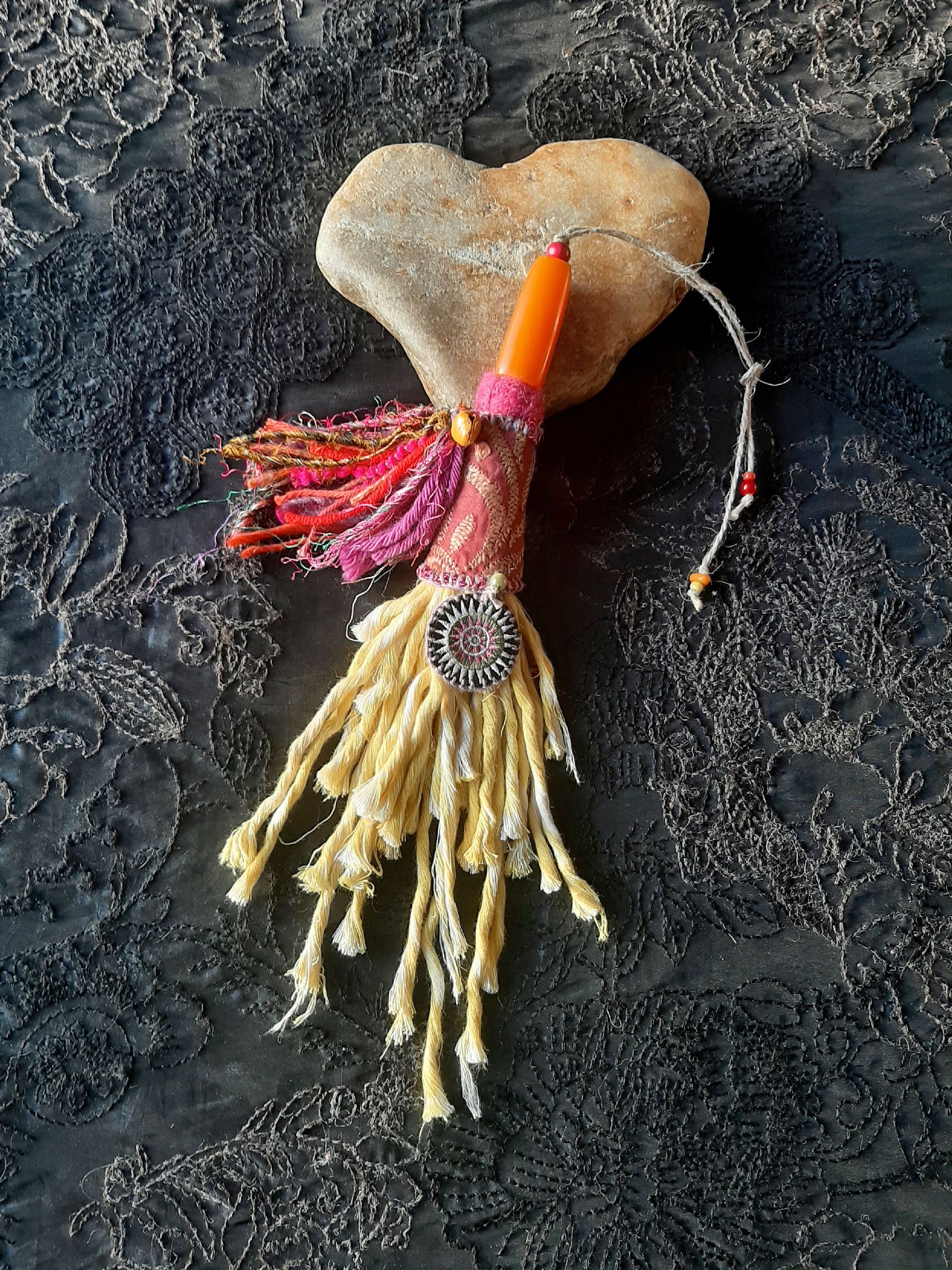 Grigri à Suspendre , Pendentif Ethnique Totem, Déco Yourte, Bohème, Talisman, Protection, Autel, Sau