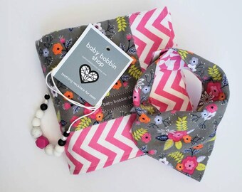 Pink Plaid, Rainbow Flowers, Baby Gift Package including baby blanket, baby bandana bib, new mom gift ideas