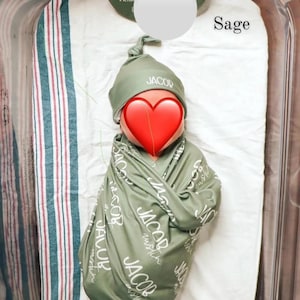 Modern personalized baby swaddle bundle featuring a custom name blanket for newborn photography and hospital homecoming photos. Soft, cozy, and designed for birth announcements, keepsake memories, and thoughtful baby shower gifting.