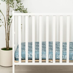 Lenzuolo per culla personalizzato, biancheria da letto per neonati, decorazioni per cameretta, regalo personalizzato, idea regalo per neonato, nome monogrammato, jersey aderente, tessuto morbido per neonati immagine 7