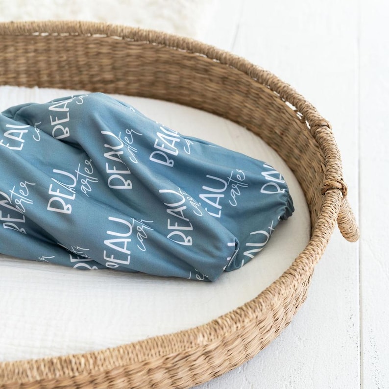 Babysittset med mössa, nyfödd filt, namnfilt, personligt namn, present till flicka, barnrum, babykläder, fotorekvisita, babyshower bild 10