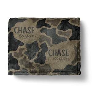Duck Hunting Blanket Camo Sherpa Throw Velveteen Plush Material Outdoor Adventure Comfort Woodland Pattern Design Hunting Enthusiast Gift Soft Fleece Backing Cozy Warmth Winter Season Essential Rustic Home Decor Stylish Practical Use