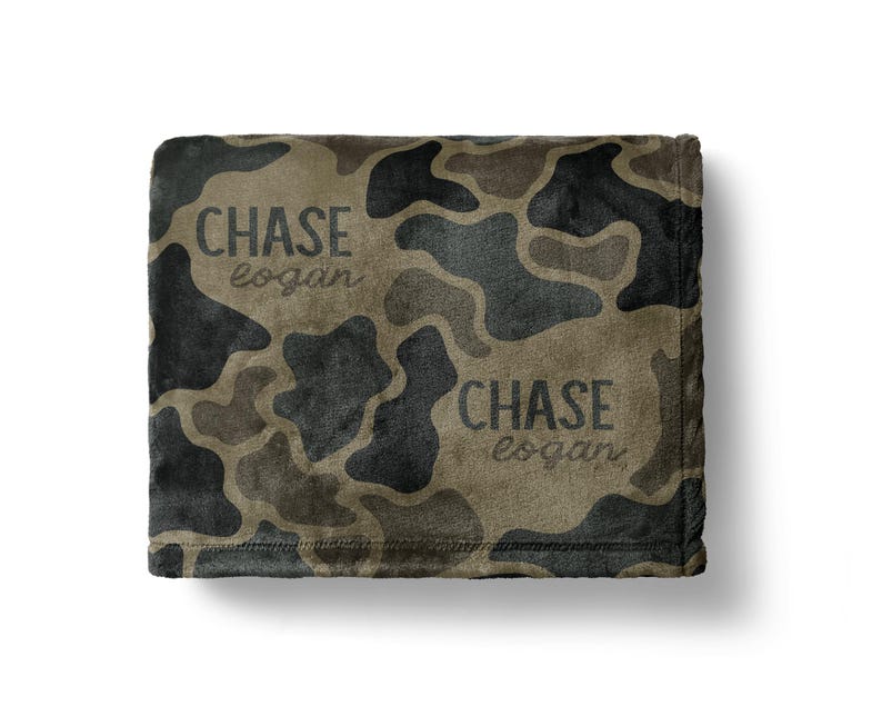 Duck Hunting Blanket Camo Sherpa Throw Velveteen Plush Material Outdoor Adventure Comfort Woodland Pattern Design Hunting Enthusiast Gift Soft Fleece Backing Cozy Warmth Winter Season Essential Rustic Home Decor Stylish Practical Use