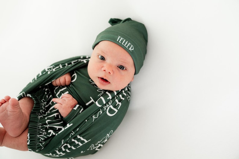 Babysittset med mössa, nyfödd filt, namnfilt, personligt namn, present till flicka, barnrum, babykläder, fotorekvisita, babyshower bild 13