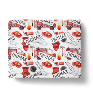 Personalizowany kocyk Minky Strażak: imię na zamówienie, motyw wozu strażackiego