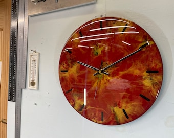 Reloj de pared de resina moderno abstracto, rojo sangre, granate, negro y dorado, 33 cm, reloj de pared inusual, decoración de pared moderna, relojes de pared únicos.
