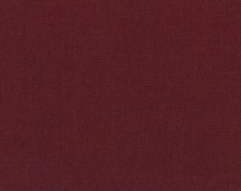 El lino Essex color Burdeos E014-1039 BURDEOS de Robert Kaufman Fabrics se vende en incrementos de MEDIA yarda