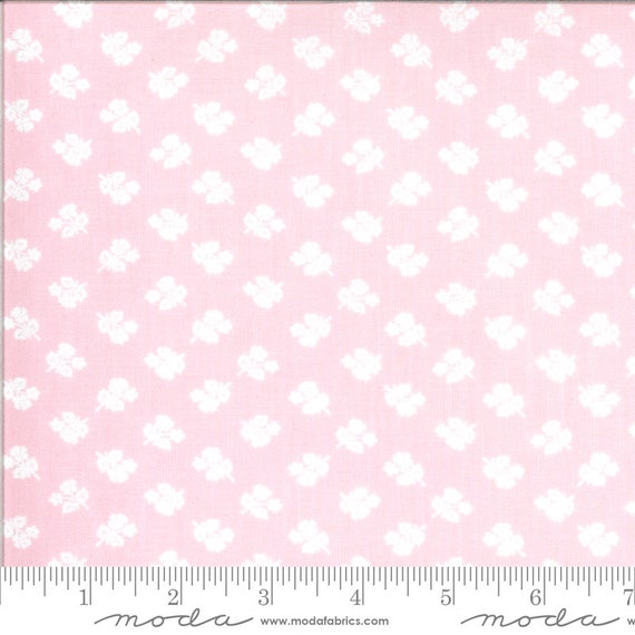18712 17 Sold in HALF yard increments Sophie Small Floral Blossom by Brenda Riddle of Acorn Quilts for Moda Fabrics