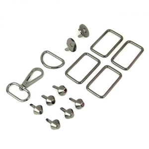 May include: A set of black metal hardware for bags and purses. The set includes D-rings, swivel clasps, rectangular rings, and studs.