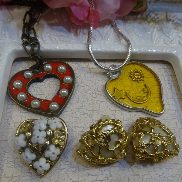 Vintage celestial necklace/large Red Heart Necklace/Vintage moon necklace/Vintage Hollycraft pin/vintage 18k gold filled earrings/Aretes