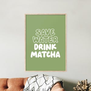 Matta Latte ポスター、日本茶コーヒープリント、キッチン装飾、ミニマリストウォールアートプリント、新築祝いギフト、抹茶愛好家ギフト、抹茶を飲む