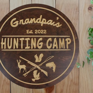 Hunting Cabin Camp Last Name Sign / Round Wood Sign / Personalized Carved Wooden Outdoor Hunting Cabin Decor / Grandpa Gift For Hunter