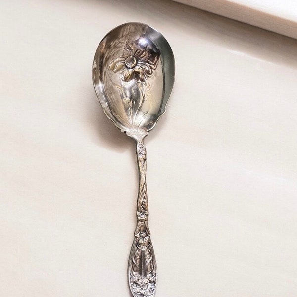 Stunning Oxford Silver Plate Co Serving Spoon / Vintage / 1908 Narcissus Pattern