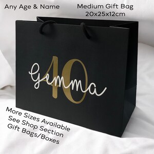 Borsa regalo media personalizzata con età e nome, manico in corda / Perfetta per un compleanno speciale / Nero, Bianco, Grigio, Kraft, Lilla, Rosso, Rosa, Arancione, Verde