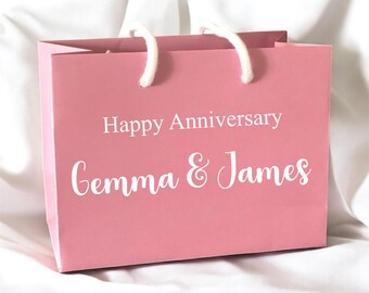 Rosa presentpåse för grattis på årsdagen - rephandtag - personligt namn - liten mellanstor stor