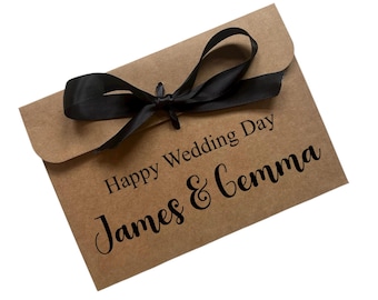 Personalisierter Happy Wedding Day Kraft Geld / Gutschein Umschlag mit Satinband