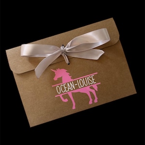 Enveloppe cadeau personnalisée licorne marron kraft avec nom avec ruban pour de l'argent/un bon | proches | Beaucoup de couleurs de ruban disponibles