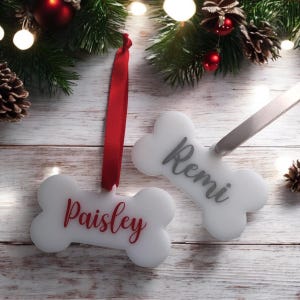 Décorations de Noël personnalisées en forme d'os avec ruban | Chien de compagnie | Cadeau d'arbre | Ajoutez votre ami à quatre pattes |