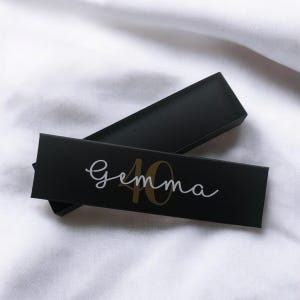 Personalizzato con qualsiasi età e nome, scatola portagioie, braccialetto/orologio, regalo, evento speciale, lui, lei, bambino, adulto/persona cara, moglie, marito
