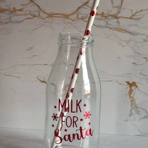 Biberon de lait personnalisé pour le père Noël : gâterie de réveillon de Noël avec de la paille