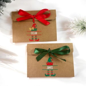 Sobre de regalo marrón kraft personalizado con lazo, ideal para regalar a un ser querido, dinero, vale o amigo invisible. Disponible en varios colores.