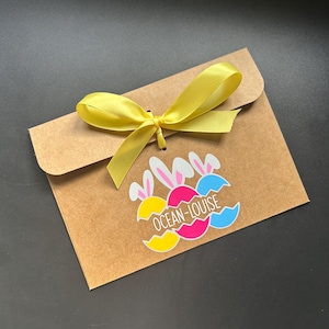 Enveloppe cadeau personnalisée kraft marron avec oeuf et poussin de lapin avec ruban | Pour de l'argent / Photos de bon d'achat | Beaucoup de couleurs de ruban disponibles pour vos proches
