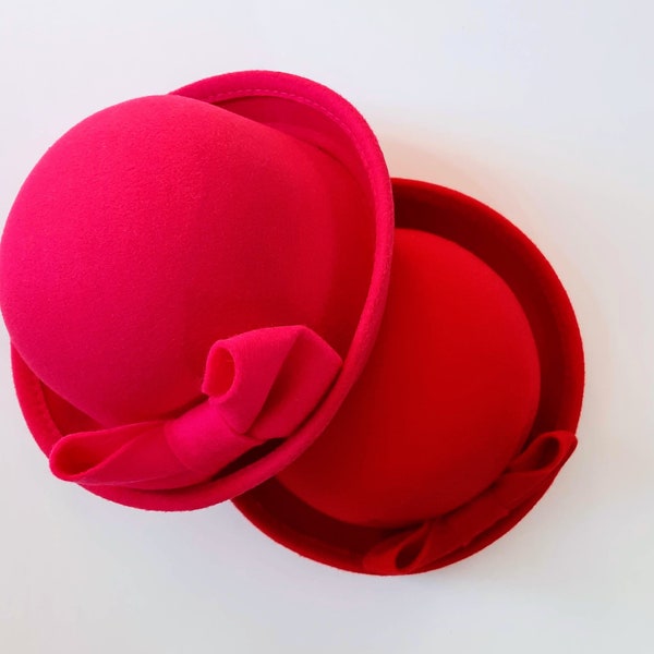 Chapeaux melon et canotier en paille et feutre décorés pour enfant - taille 54cm - Noeud en feutre, bleu marine, rose pâle, rouge - chapeau de soleil pour filles