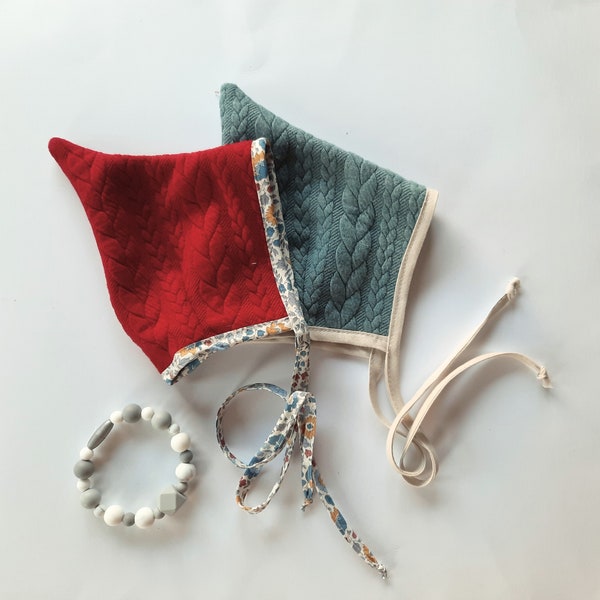 Bonnet bébé lutin en tricot torsadé avec bordure en Liberty ou en lin et pompon en option - toutes les tailles de 0 à 36 mois - fabriqué sur commande - rouge, noir, ocre,
