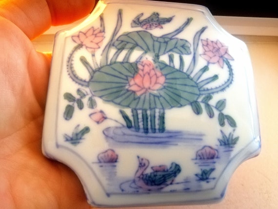Unique Chinese Box with Lotus Porcelain Hand Pain… - image 2