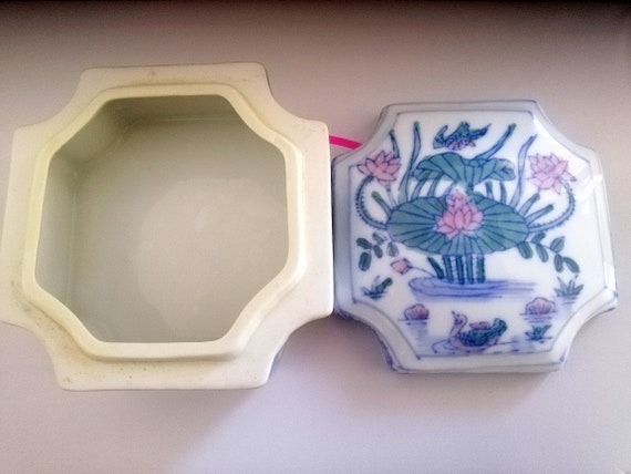 Unique Chinese Box with Lotus Porcelain Hand Pain… - image 10