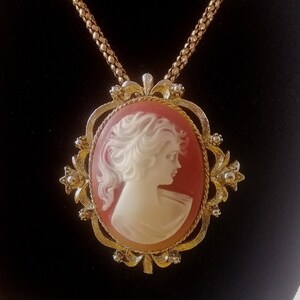 Vintage Cameo Necklace Pendant Brooch Faux Cameo Large Beautiful Coatume Jewelry Boho European Vintage Evenibg Elegant Pin Brooch Medalion