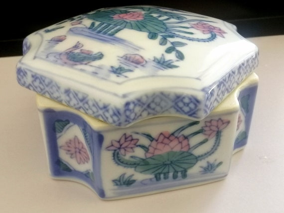 Unique Chinese Box with Lotus Porcelain Hand Pain… - image 4
