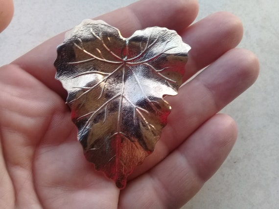 Vintage Clip Brooch Leag Elegant Beautiful Vintage