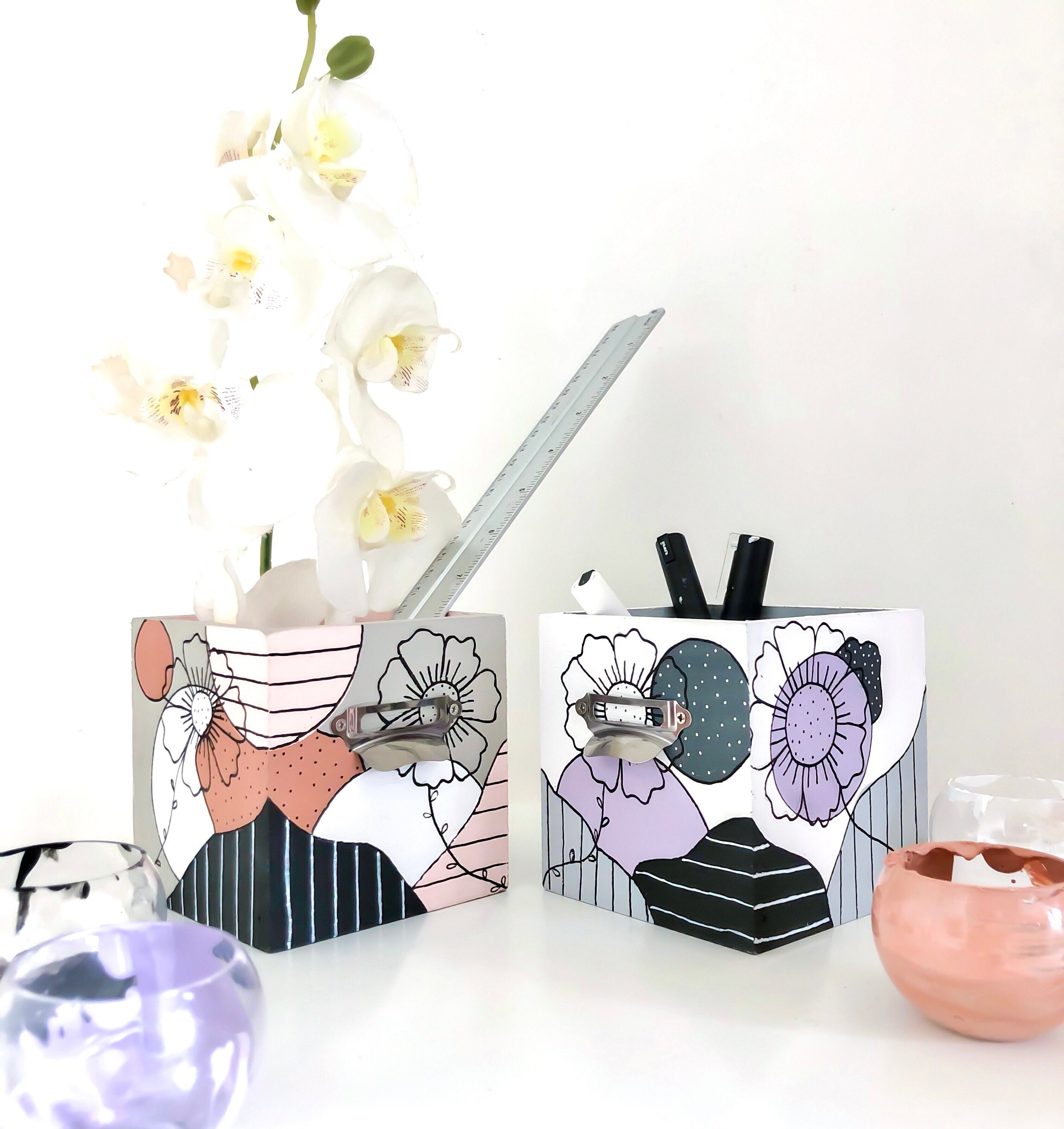 Pot à Crayons en Bois Peints La Main. Modèles Uniques