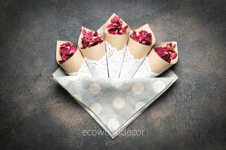 50 KRAFT Paper Cones,Wedding confetti package,Wedding Confetti Cones,Cones for Confetti,Wedding petal cones Confetti,