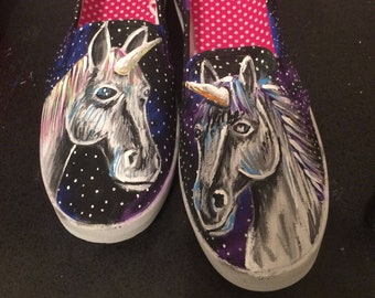 Scarpe unicorno dipinte a mano