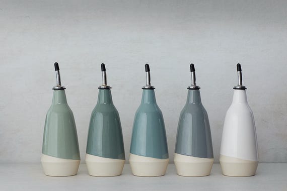 huilier pour huile olive, bouteille vinaigre blanc, gris foncé, sauge, vert, bleu en céramique