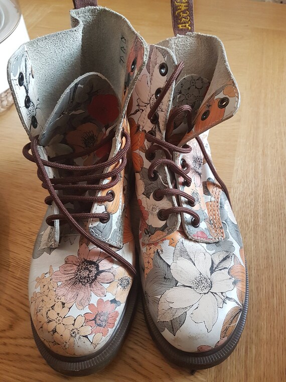 dr marten flower boots