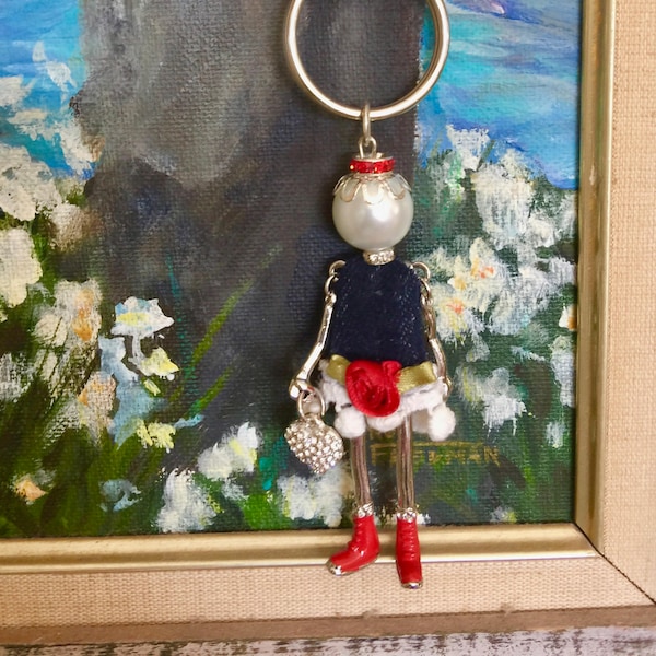 Pendentif de poupée parisienne, collier de poupée, pendentif de poupée Français, collier de poupée italienne, pendentif de poupée minuscule, poupée en denim, Ellie’s Belles: Mirabella