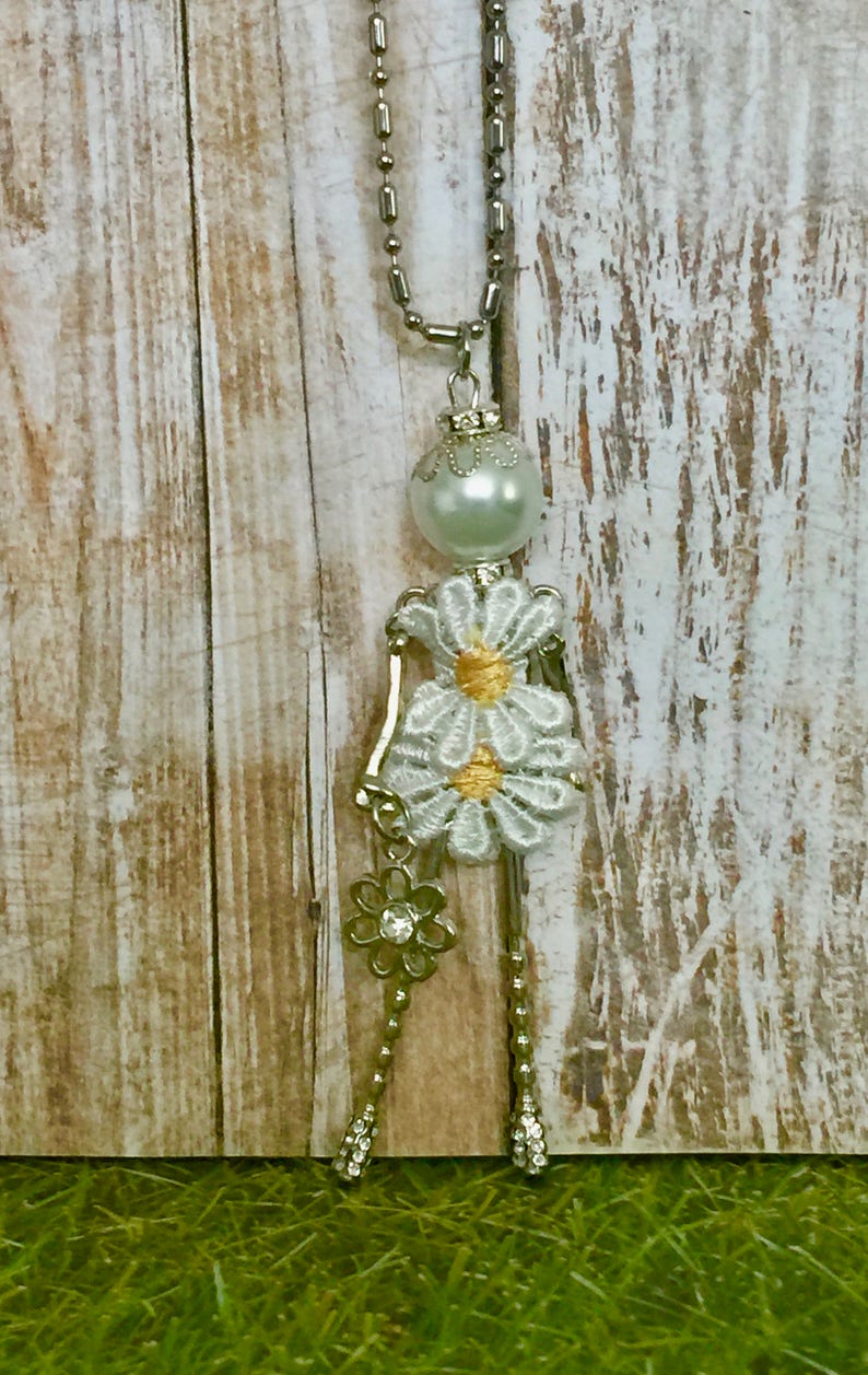 French Doll Pendant Necklace Daisy Flower Pendants Ellie S Belle Blossom
